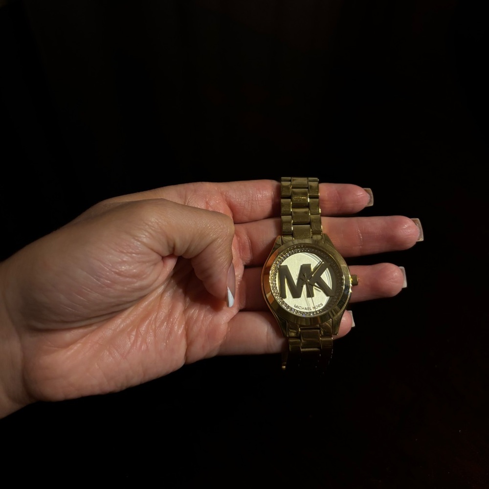 Michael Kors Gold Watch Luxurious Design